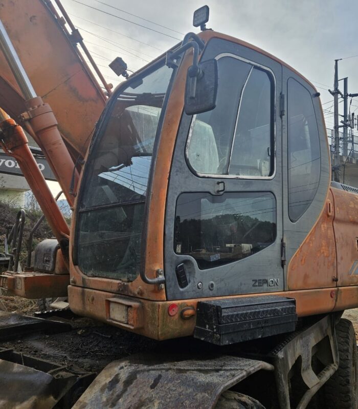 Doosan 210W (2007)