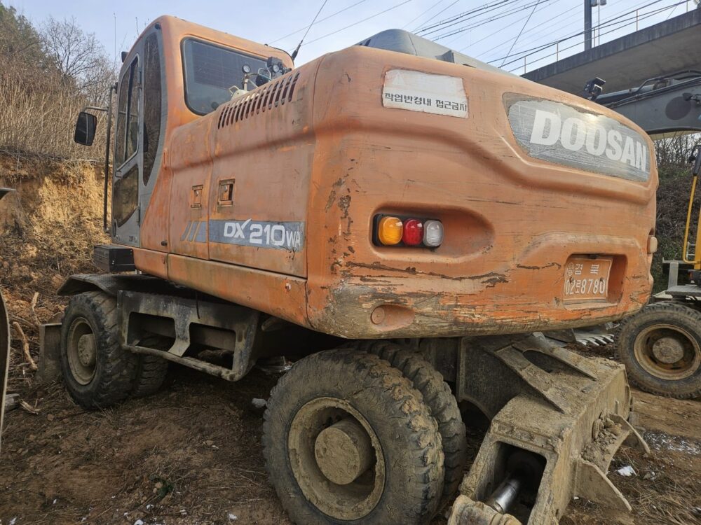 Doosan 210W (2007) - Image 3