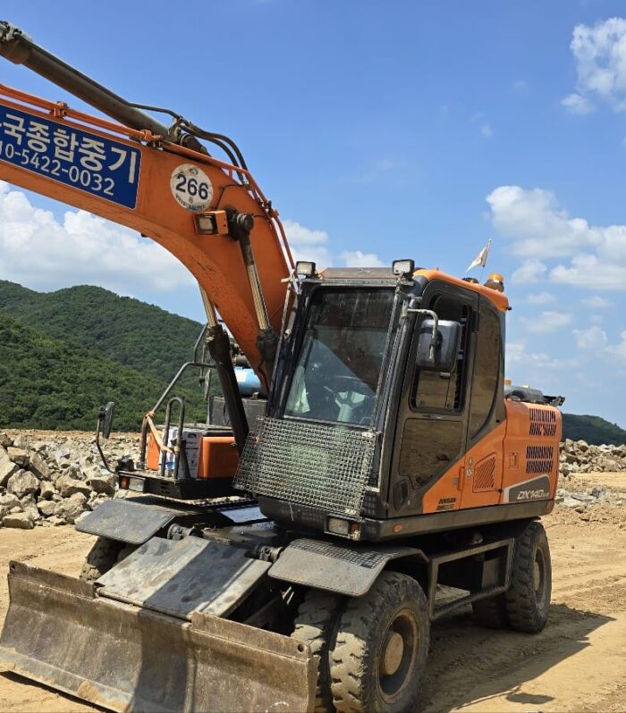 Doosan DX140W-5 (2015)