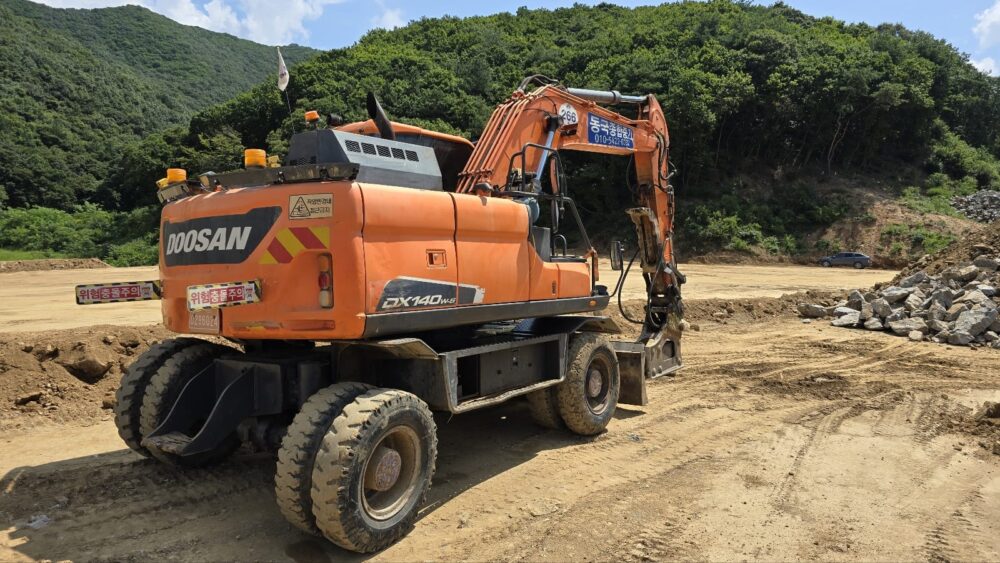 Doosan DX140W-5 (2015) - Image 3